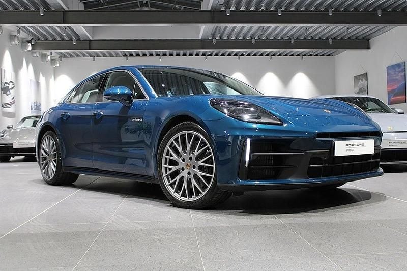 Begagnad Porsche Panamera 305 HK (224 kW) 2024 Blå Halvkombi
