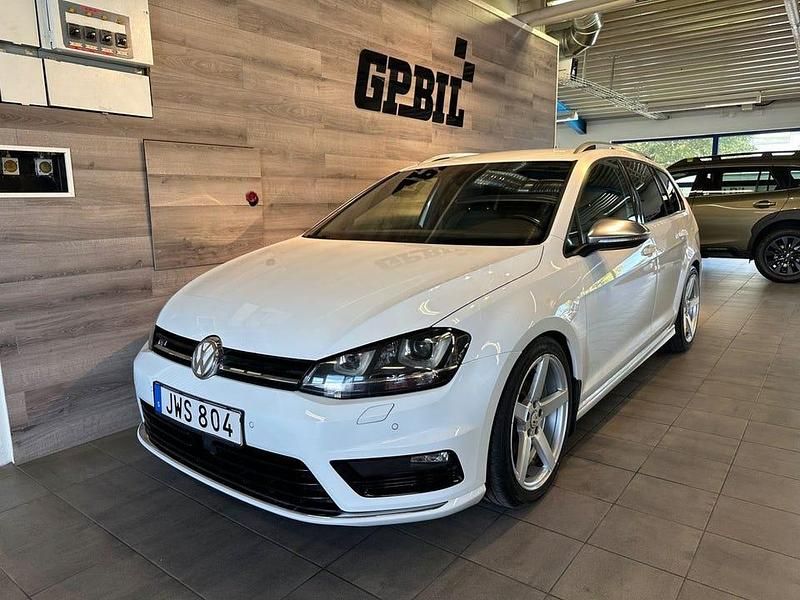 Vit Begagnad 2015 VW Golf VII R-line Kombi | 154 900 kr (Marknadspris) - Bild 1/4