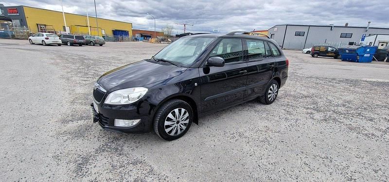 Svart Begagnad 2013 Skoda Fabia Elegance Kombi | 30 000 kr (Dyr) - Bild 1/4