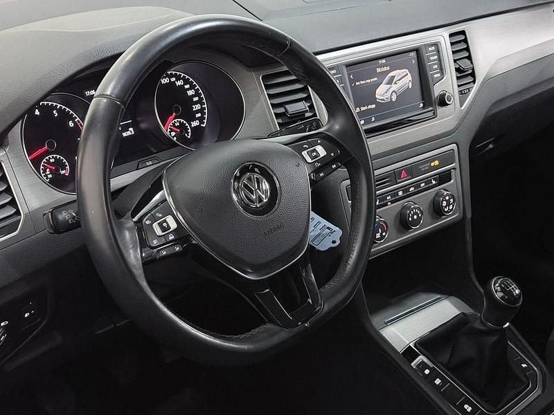 Begagnad VW Golf VII 110 HK (80 kW) 2017 Vit Halvkombi