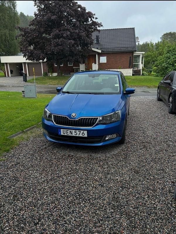 Begagnad 2016 Skoda Fabia Halvkombi | 105 000 kr (Marknadspris) - Bild 1/4