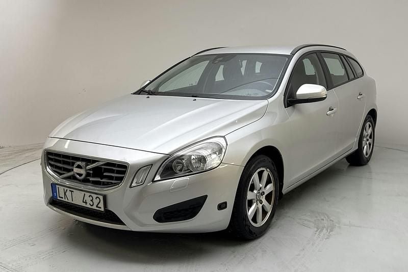 Ljusgrå Begagnad 2013 Volvo V60 Kombi | 80 000 kr (Superpris) - Bild 1/4