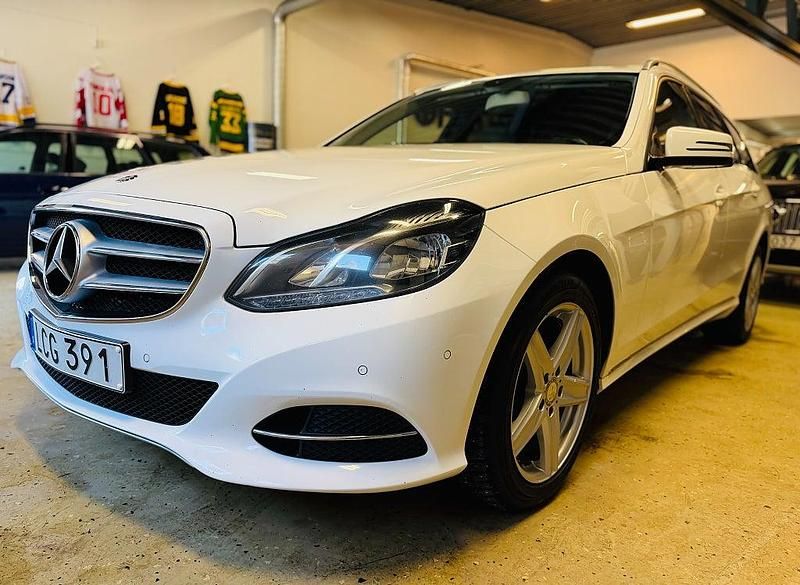 Begagnad Mercedes E220 Avantgarde 170 HK (125 kW) 2015 Vit Kombi