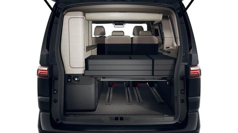 Ny VW California California 150 HK (110 kW) 2025 Deep black pärleffekt Van