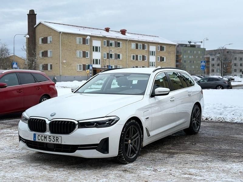 Begagnad 2022 BMW 530 Kombi | 319 000 kr - Bild 1/4