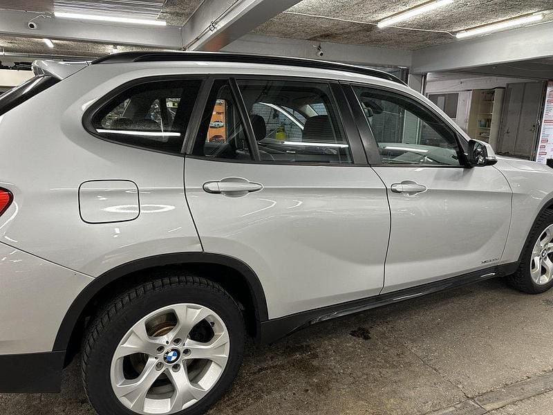 Silver Begagnad 2014 BMW X1 Sport Line SUV | 125 000 kr (Marknadspris) - Bild 1/3