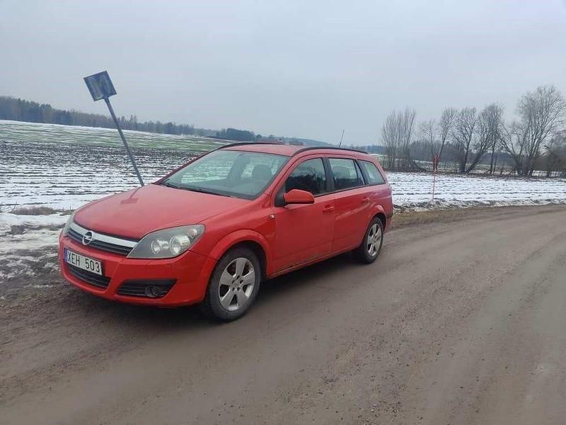 Begagnad Opel Astra 200 HK (147 kW) 2006 Röd behöver en polering