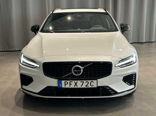 Begagnad Volvo V60 455 HK (334 kW) 2026 Vit Kombi