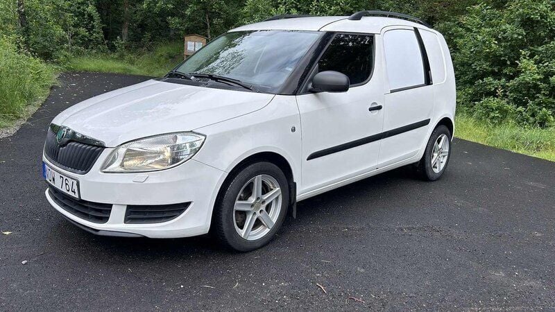 Vit Begagnad 2013 Skoda Roomster Kombi | 39 900 kr (Superpris) - Bild 1/4