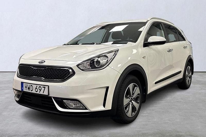 Vit Begagnad 2017 Kia Niro SUV | 164 900 kr (Marknadspris) - Bild 1/4