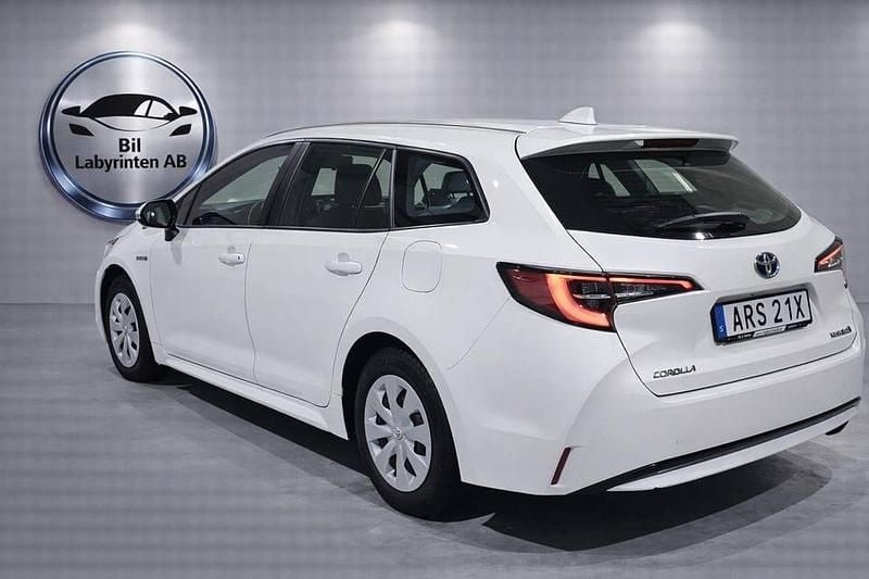 Begagnad Toyota Corolla Life 122 HK (89 kW) 2020 Vit Kombi