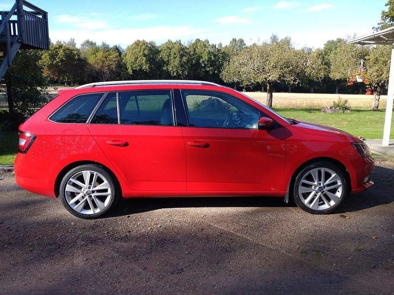 Röd Begagnad 2018 Skoda Fabia Kombi | 115 000 kr (Marknadspris) - Bild 1/4