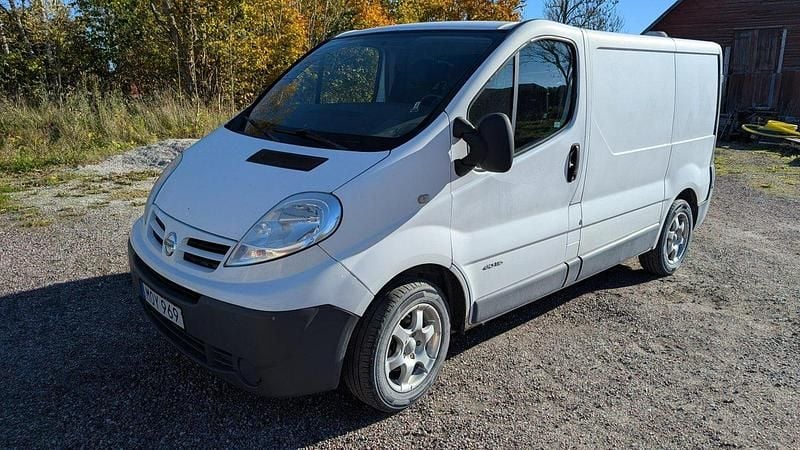 Vit Begagnad 2010 Nissan Primastar Minibuss | 35 000 kr (Marknadspris) - Bild 1/4