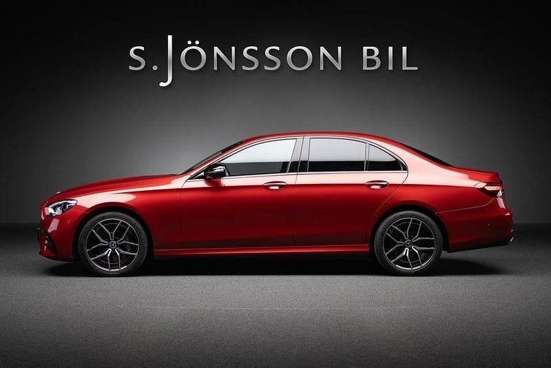 Begagnad Mercedes E450 AMG 367 HK (269 kW) 2021 Hyacintröd metallic Sedan