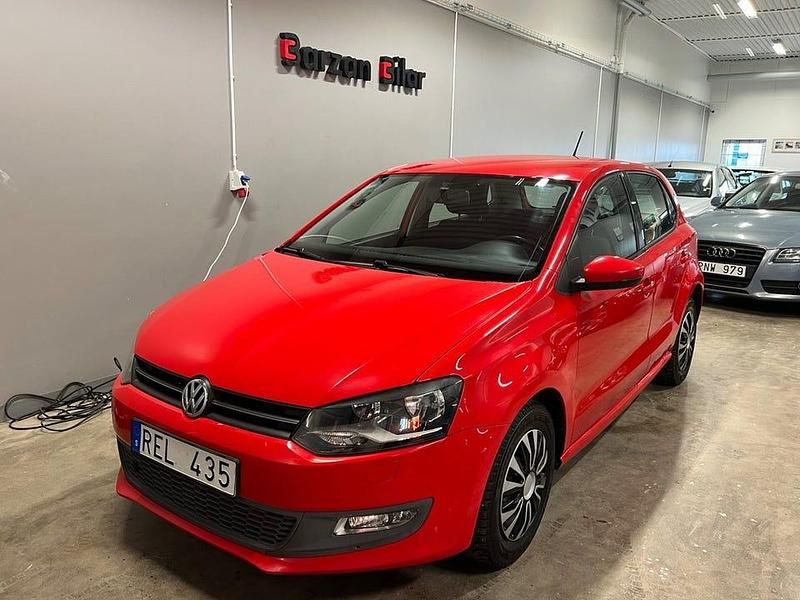 Begagnad VW Polo 86 HK (63 kW) 2011 Röd Halvkombi