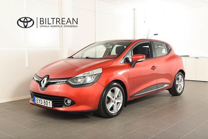 Röd (röd metallic) Begagnad 2014 Renault Clio IV Dynamique Halvkombi | 58 900 kr (Marknadspris) - Bild 1/4