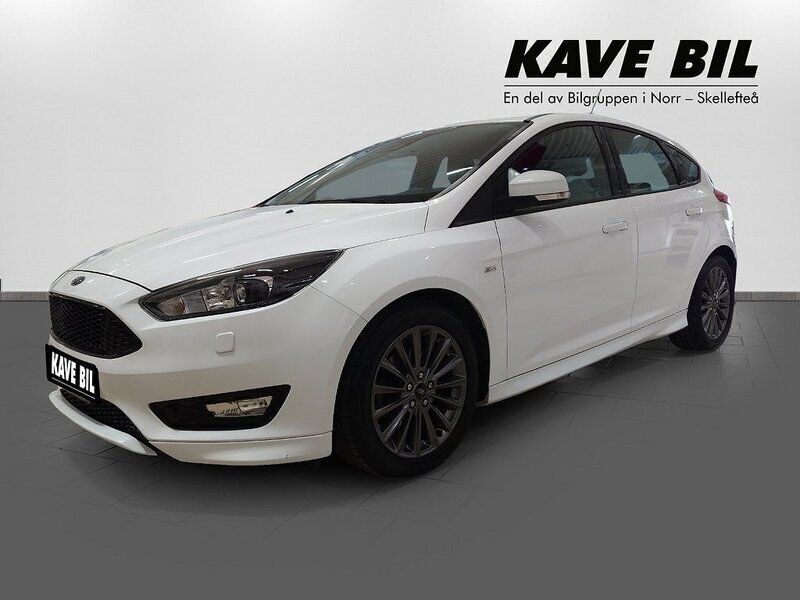 Vit Begagnad 2016 Ford Focus ST-Line Halvkombi | 159 900 kr (Lite dyr) - Bild 1/3