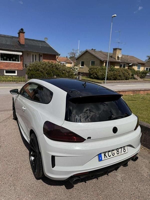 Grå Begagnad 2016 VW Scirocco R Sportkupé | 240 000 kr (Lite dyr) - Bild 1/3