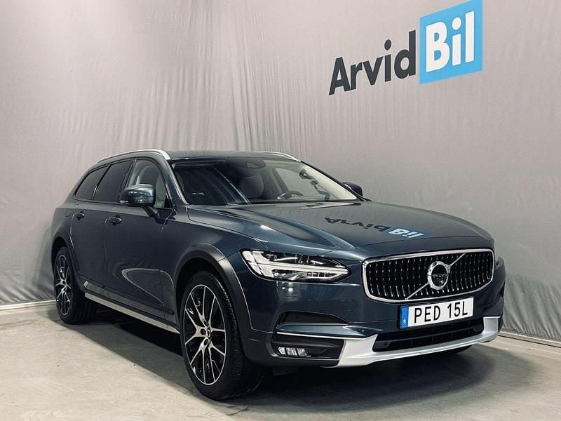 Mörkblå Begagnad 2019 Volvo V90 CC SE Kombi | 414 800 kr (Dyr) - Bild 1/3