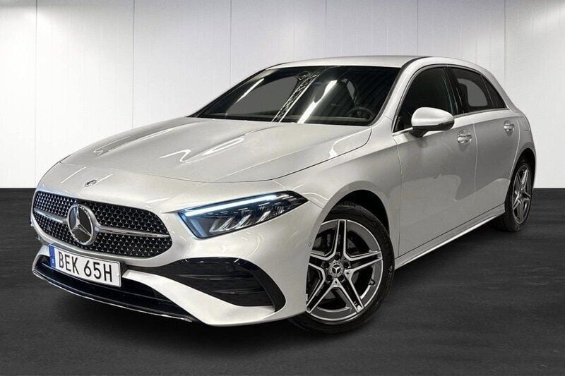 Silver Begagnad 2023 Mercedes A250 AMG Halvkombi | 364 900 kr (Marknadspris) - Bild 1/4