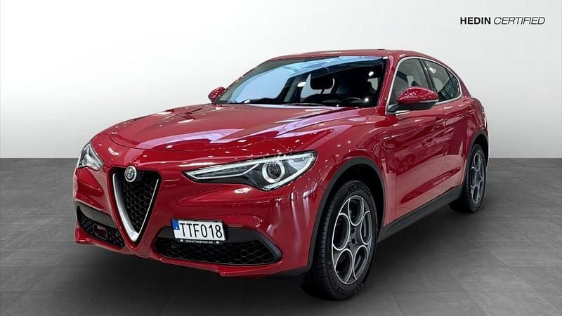 Röd (red) Begagnad 2017 Alfa Romeo Stelvio SUV | 279 000 kr (Dyr) - Bild 1/4