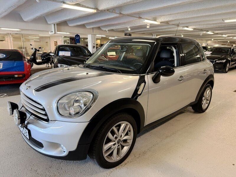Silver (crystal silver metallic) Begagnad 2012 Mini Cooper D Countryman Chili SUV | 89 800 kr (Marknadspris) - Bild 1/3