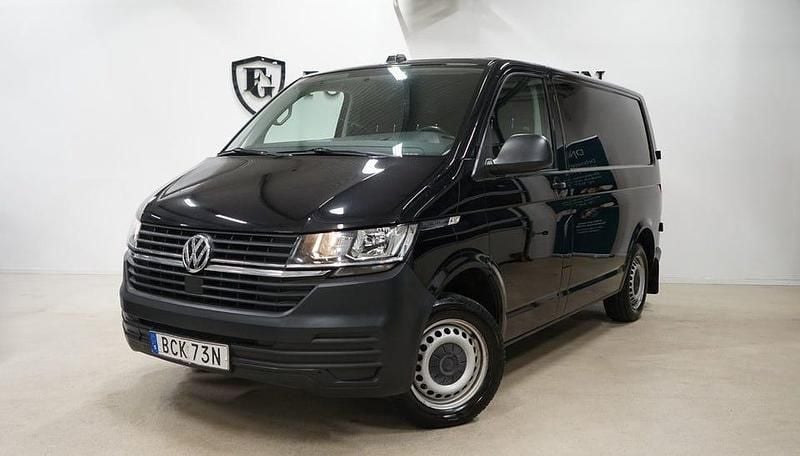 Svart Begagnad 2021 VW T6.1 Van | 154 800 kr (Marknadspris) - Bild 1/4