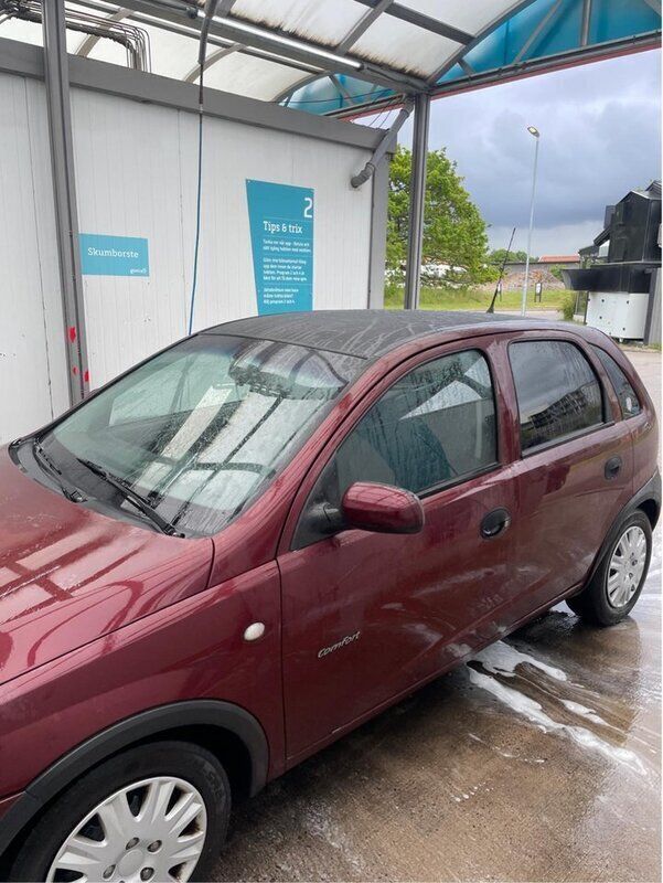 Röd Begagnad 2002 Opel Corsa Halvkombi | 18 000 kr (Marknadspris) - Bild 1/4