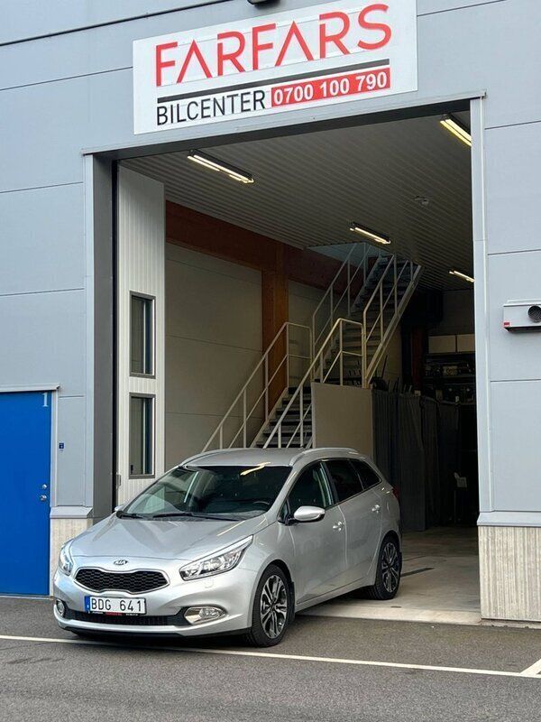 Grå Begagnad 2013 Kia Ceed Sportswagon Comfort Kombi | 119 900 kr (Lite dyr) - Bild 1/4