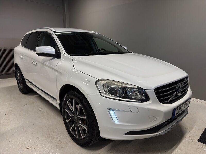 Vit Begagnad 2015 Volvo XC60 Summum SUV | 149 900 kr (Bra pris) - Bild 1/4