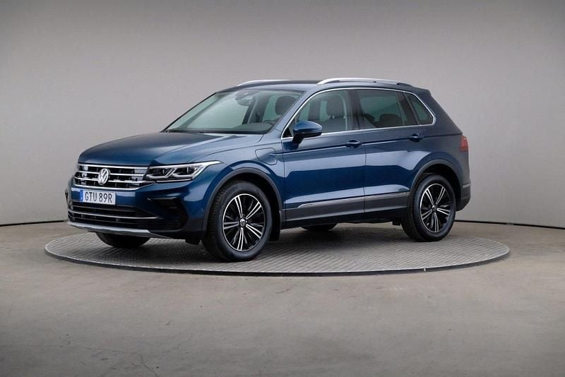 Mörkblå Begagnad 2022 VW Tiguan Elegance SUV | 285 000 kr (Bra pris) - Bild 1/4