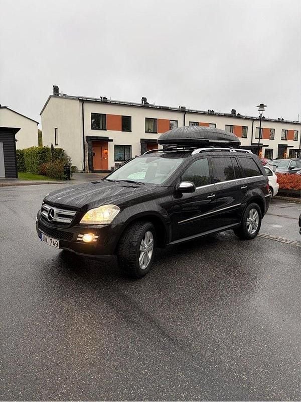 Svart Begagnad 2009 Mercedes GL320 SUV | 119 000 kr - Bild 1/4