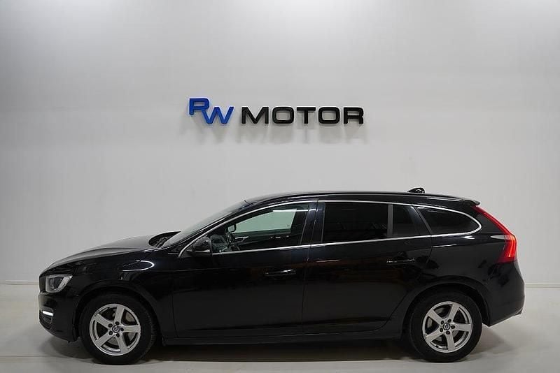 Begagnad Volvo V60 Momentum 190 HK (139 kW) 2015 Svart Kombi
