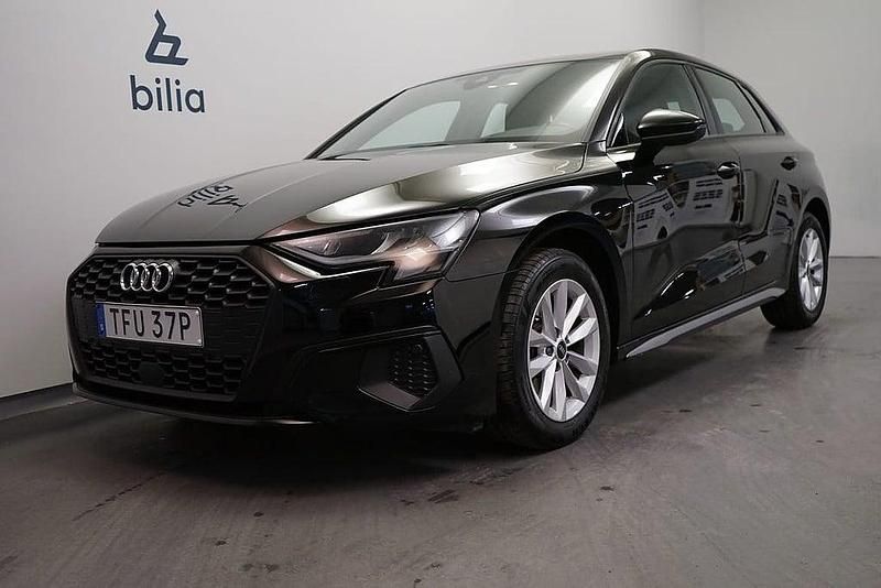 Svart Begagnad 2021 Audi A3 Sportback Halvkombi | 229 500 kr (Marknadspris) - Bild 1/4