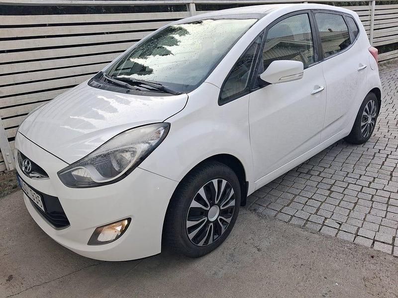 Vit Begagnad 2012 Hyundai ix20 Halvkombi | 45 000 kr (Bra pris) - Bild 1/4
