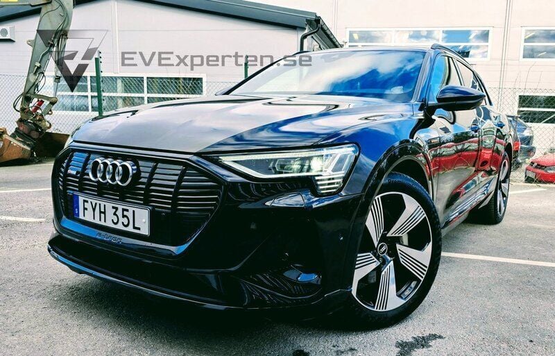 Svart Begagnad 2020 Audi e-tron Advanced SUV | 317 000 kr (Marknadspris) - Bild 1/4