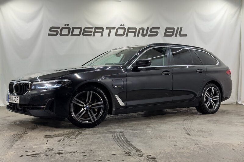 Svart Begagnad 2022 BMW 530e Kombi | 309 900 kr (Bra pris) - Bild 1/4