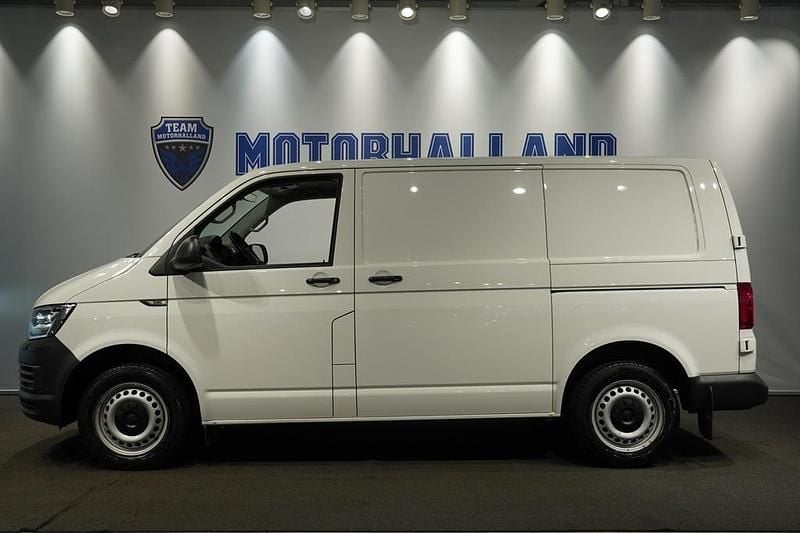 Vit Begagnad 2018 VW Transporter Van | 184 900 kr (Superpris) - Bild 1/4