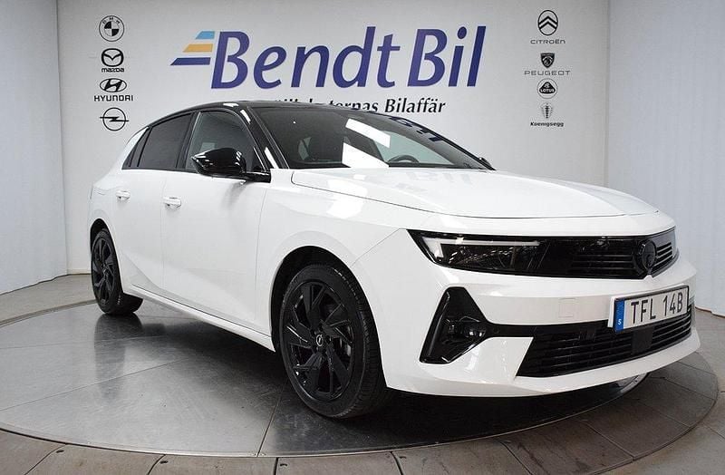 Vit Begagnad 2024 Opel Astra Halvkombi | 252 500 kr (Superpris) - Bild 1/3