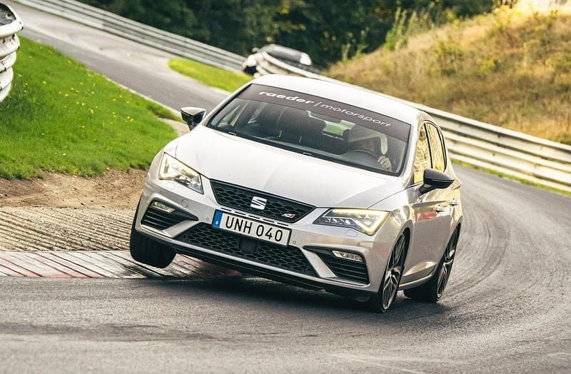 Silver Begagnad 2018 Cupra Leon Halvkombi | 229 000 kr - Bild 1/4