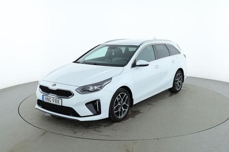 Begagnad Kia Ceed GT-Line 140 HK (102 kW) 2019 Vit Halvkombi