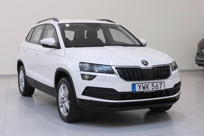 Vit Begagnad 2018 Skoda Karoq Ambition SUV | 159 900 kr (Marknadspris) - Bild 1/4