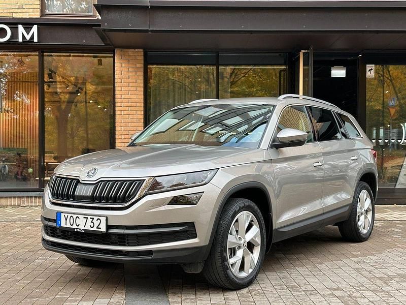 Ljusbrun Begagnad 2018 Skoda Kodiaq SUV | 329 900 kr (Marknadspris) - Bild 1/4