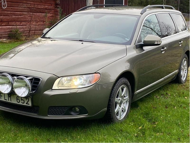 Grön Begagnad 2011 Volvo V70 Momentum Kombi | 75 000 kr (Marknadspris) - Bild 1/4