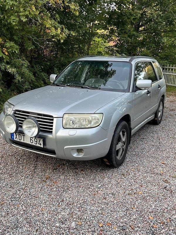 Silver Begagnad 2006 Subaru Forester SUV | 10 000 kr (Superpris) - Bild 1/4
