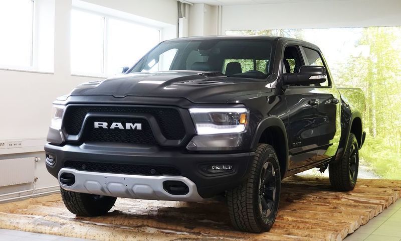Begagnad 2019 Dodge Ram 5.7 Ethanol_Benzin 395 HK (674 875 Dodge Ram 1500 Sport Crew Cab 5.7L Hemi 4WD SEGELTORP