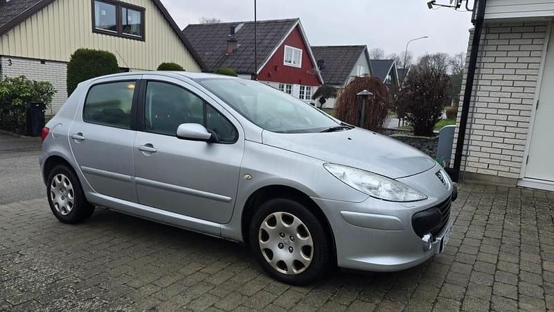 Begagnad 2006 Peugeot 307 Halvkombi | 8 000 kr (Bra pris) - Bild 1/4