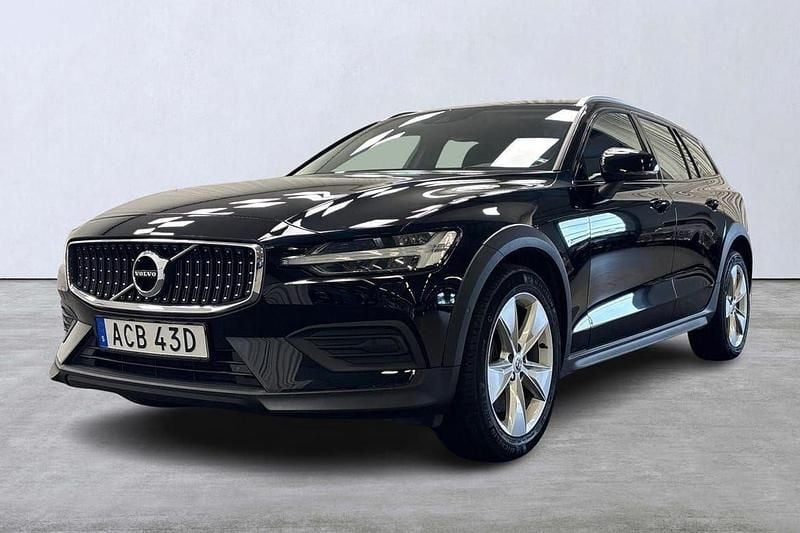 Svart Begagnad 2022 Volvo V60 CC Kombi | 295 000 kr (Bra pris) - Bild 1/4