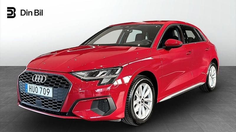 Röd Begagnad 2022 Audi A3 Sportback Proline Halvkombi | 219 000 kr (Marknadspris) - Bild 1/4