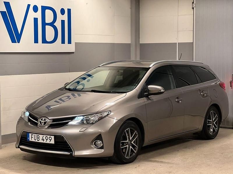 Brun Begagnad 2015 Toyota Auris Touring Sports Edition Kombi | 74 900 kr (Bra pris) - Bild 1/4